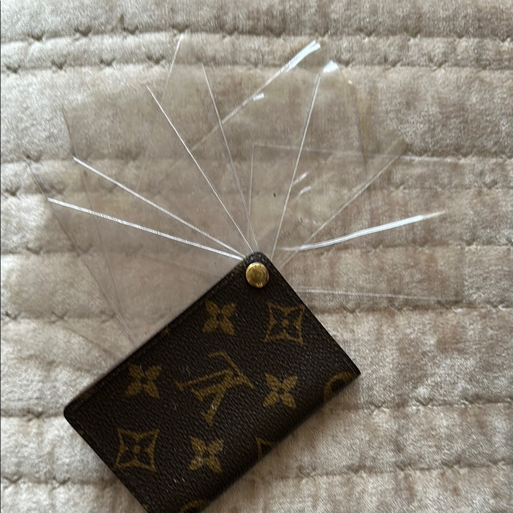 Louis Vuitton Monogram Card Holder - Picture 3 of 5